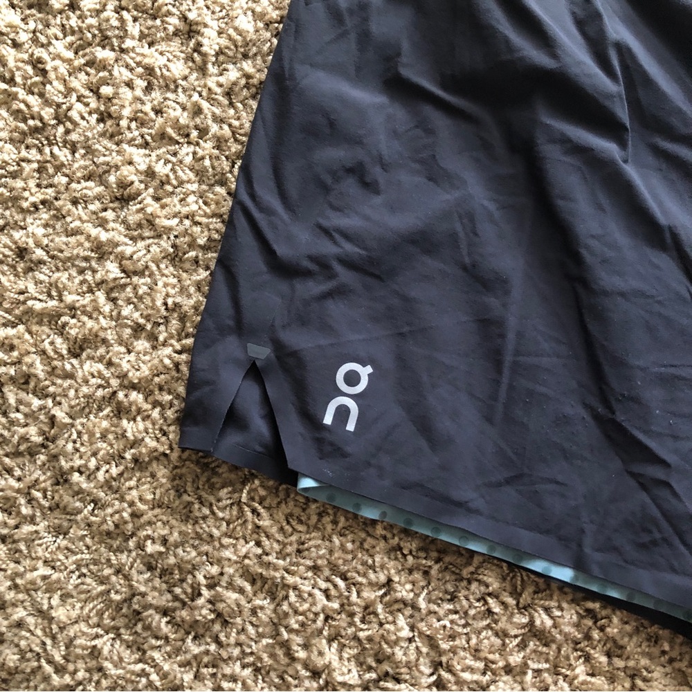 On Running Shorts Size Medium - image 2